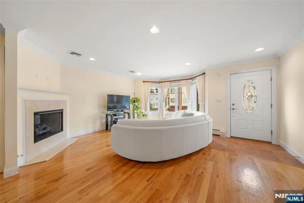 233 Knox Avenue C0001 Cliffside Park, NJ 07010