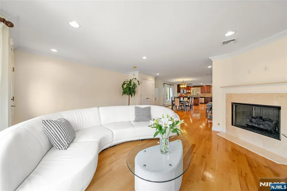 233 Knox Avenue C0001 Cliffside Park, NJ 07010