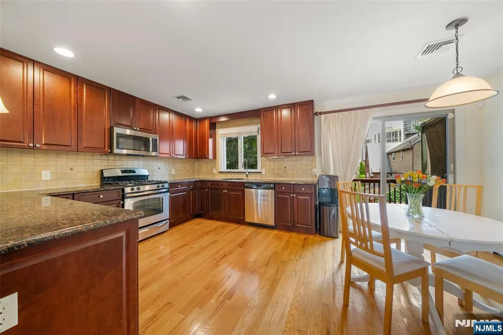 233 Knox Avenue C0001 Cliffside Park, NJ 07010