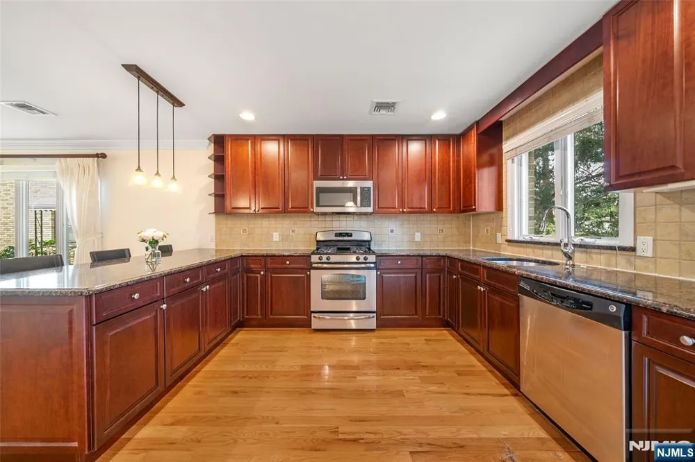 233 Knox Avenue C0001 Cliffside Park, NJ 07010