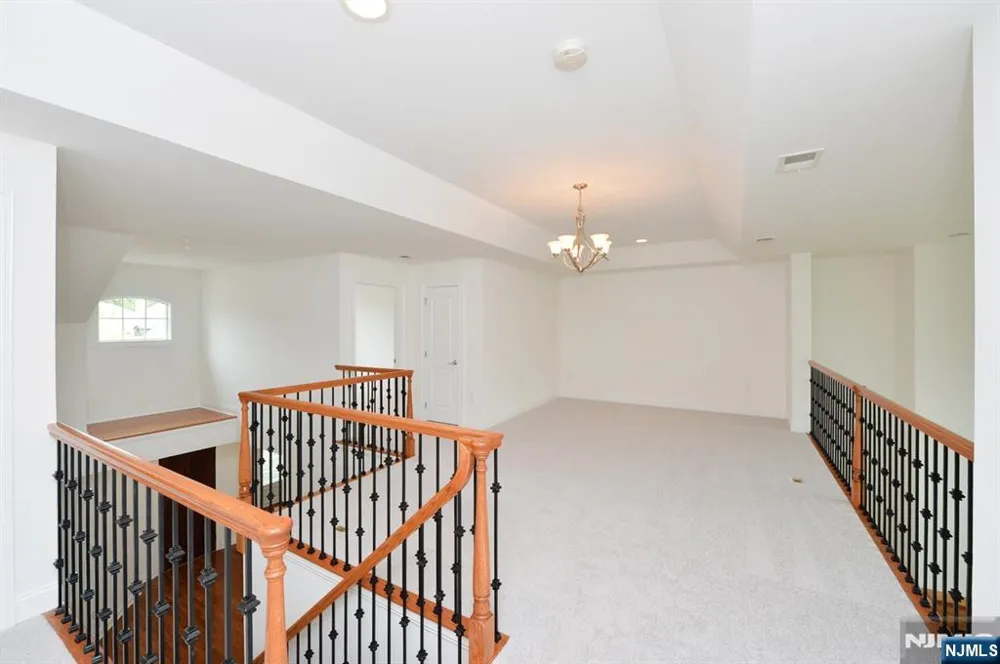 99 Windsor Lane Ramsey, NJ 07446