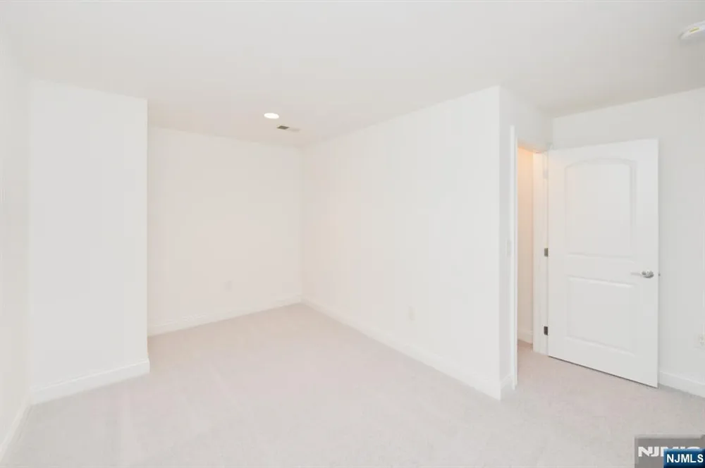 99 Windsor Lane Ramsey, NJ 07446