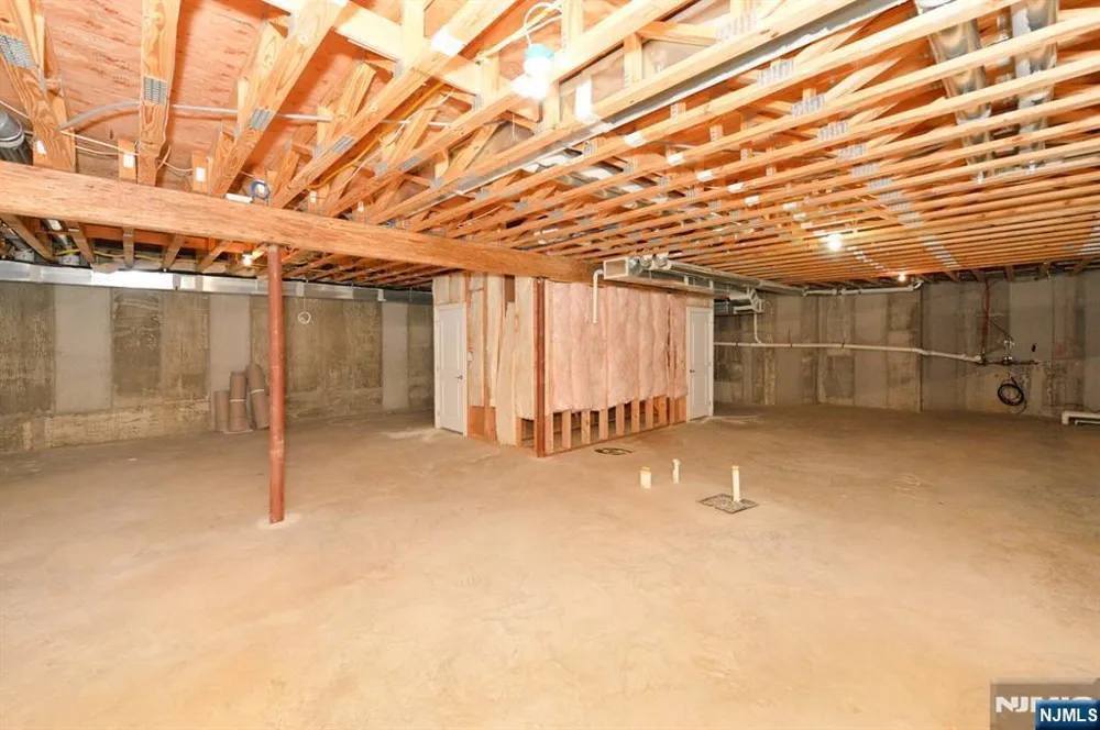 99 Windsor Lane Ramsey, NJ 07446