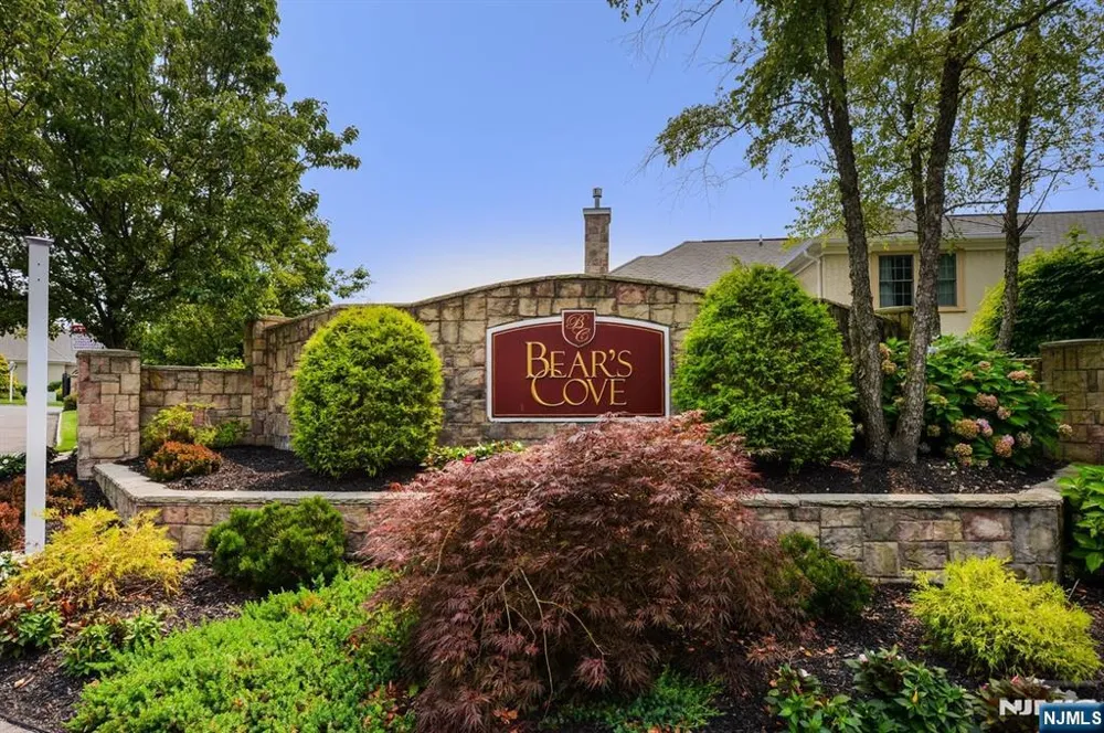 99 Windsor Lane Ramsey, NJ 07446