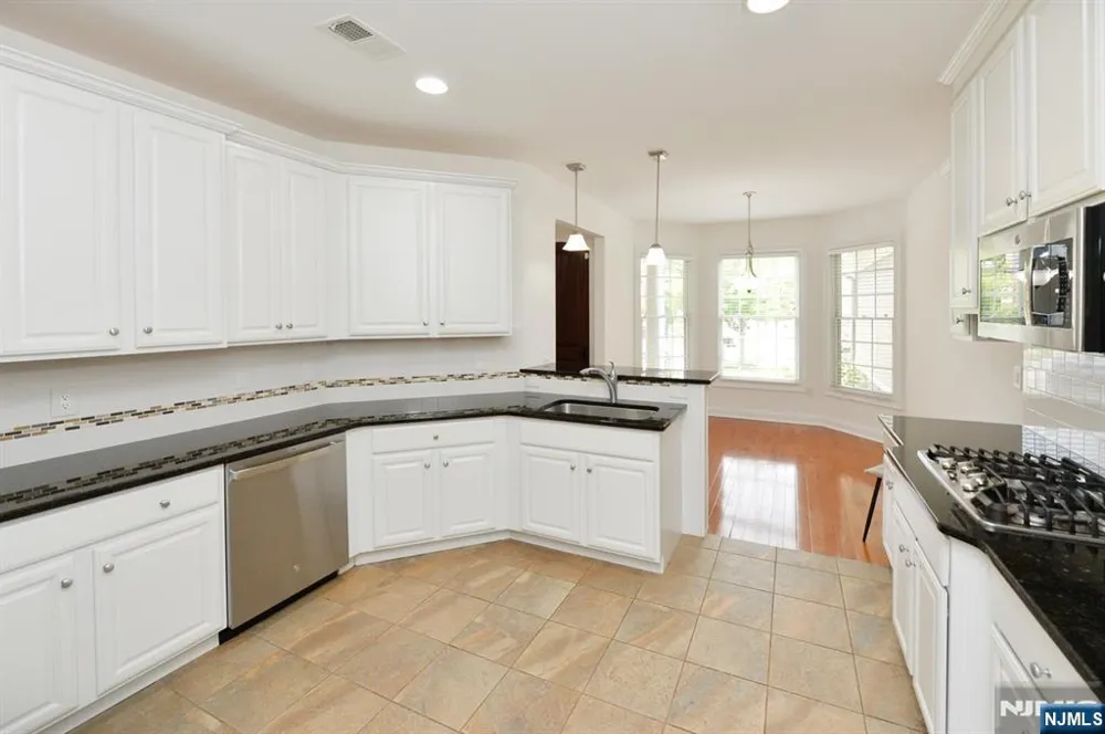 99 Windsor Lane Ramsey, NJ 07446