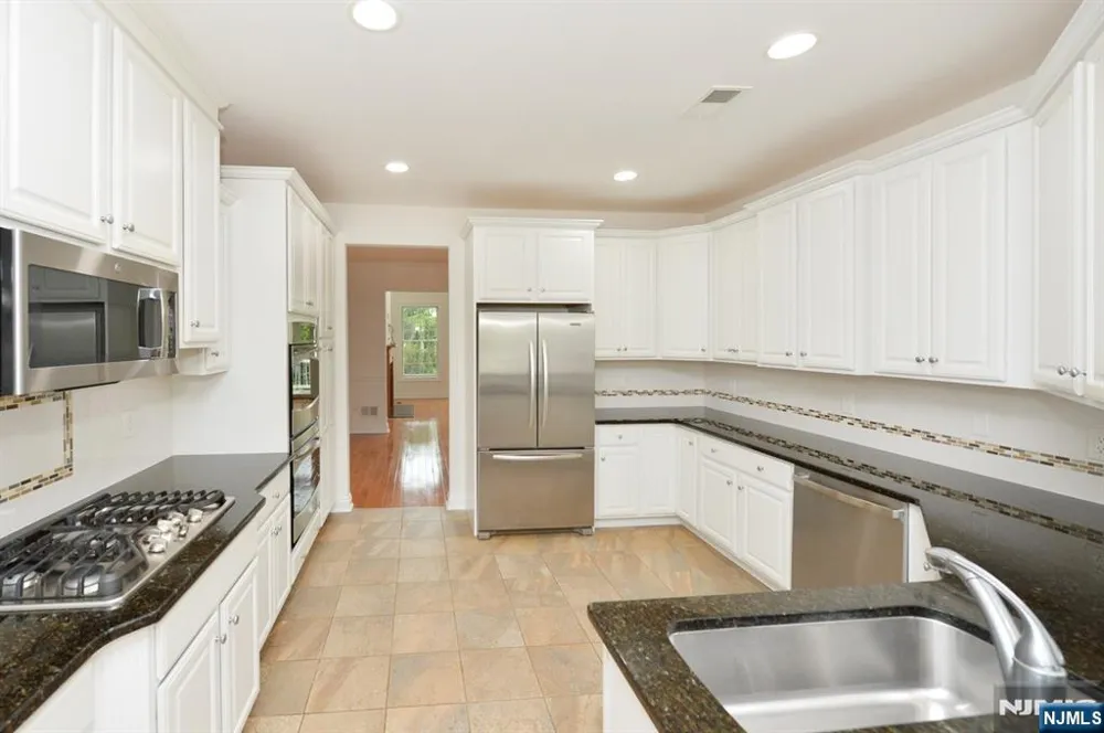 99 Windsor Lane Ramsey, NJ 07446