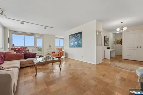 2150 Center Avenue 15E