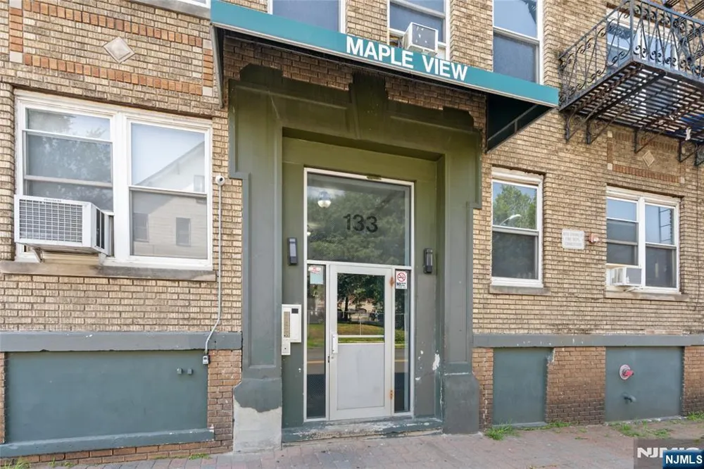 133 Maple Avenue 303 East Orange, NJ 07017