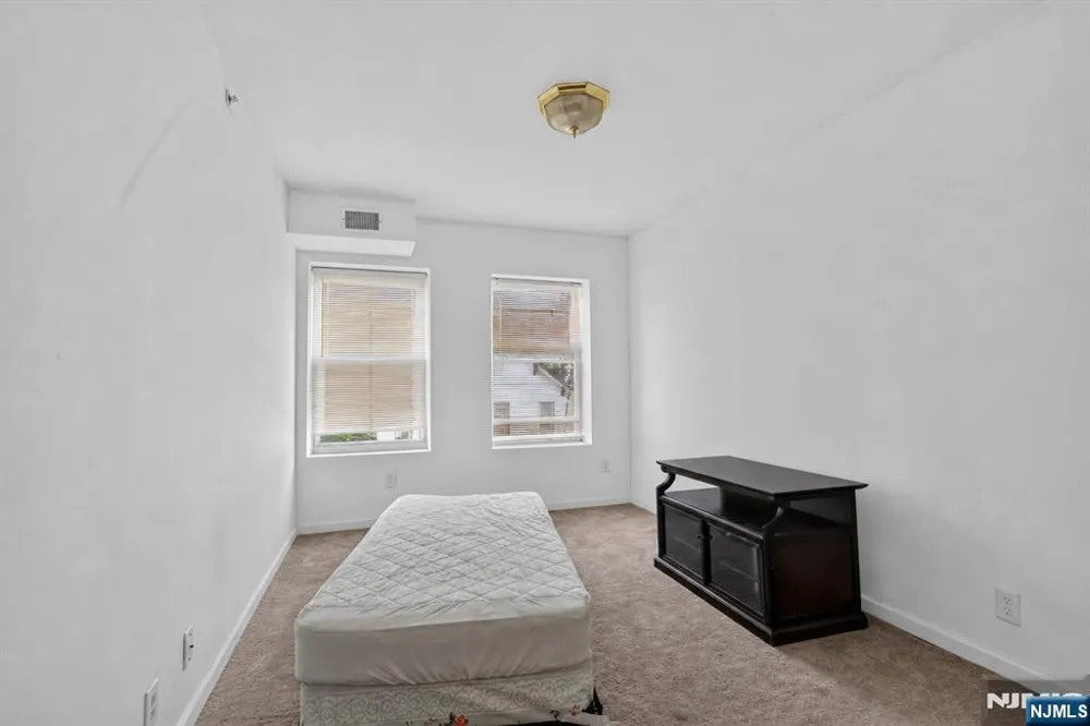 133 Maple Avenue 303 East Orange, NJ 07017