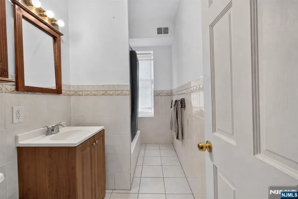 133 Maple Avenue 303 East Orange, NJ 07017