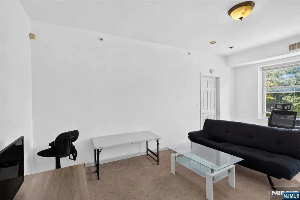133 Maple Avenue 303 East Orange, NJ 07017