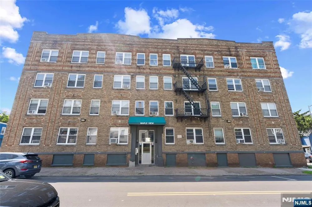 133 Maple Avenue 303 East Orange, NJ 07017