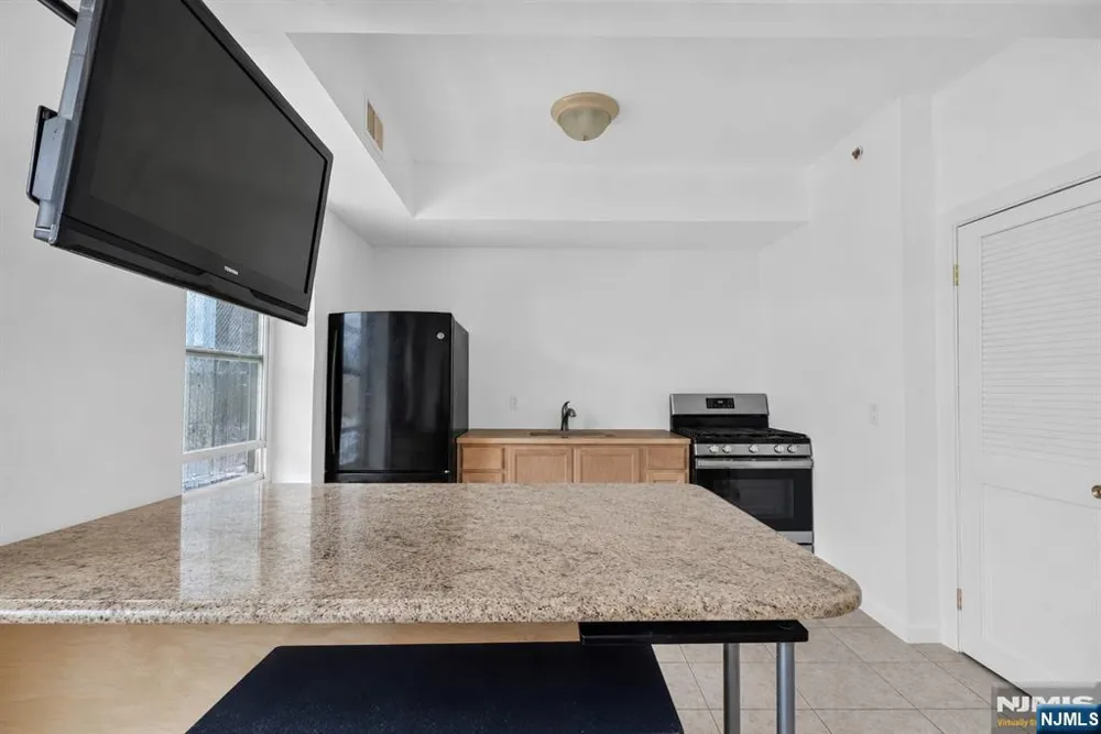 133 Maple Avenue 303 East Orange, NJ 07017