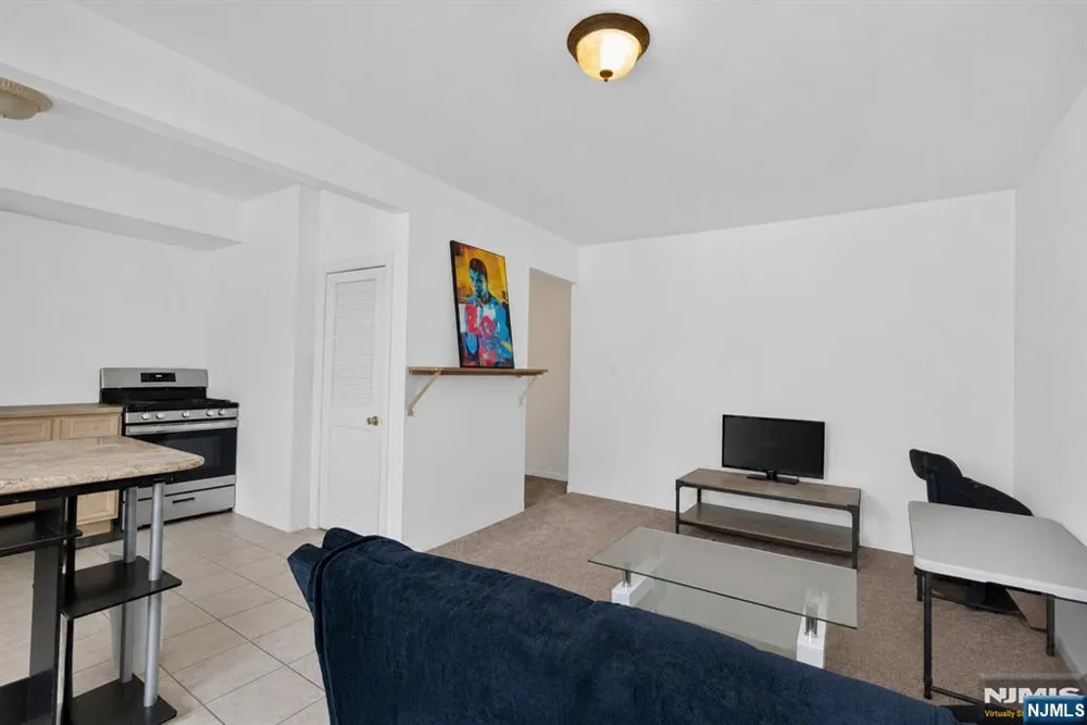 133 Maple Avenue 303 East Orange, NJ 07017