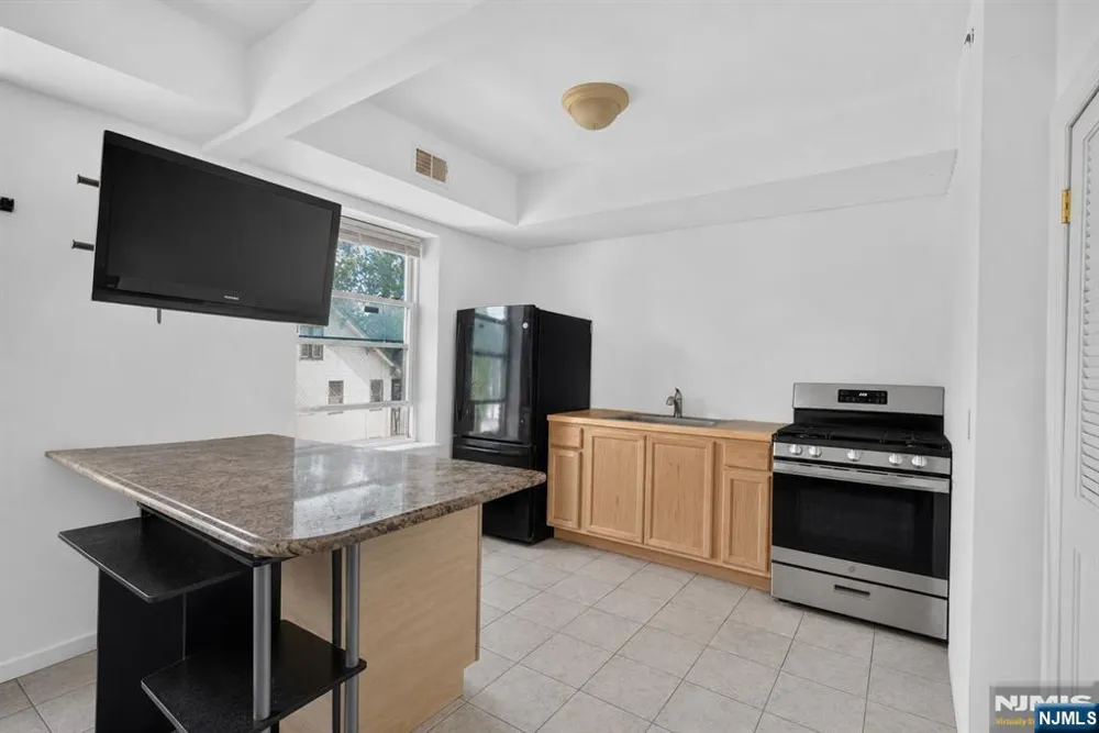 133 Maple Avenue 303 East Orange, NJ 07017
