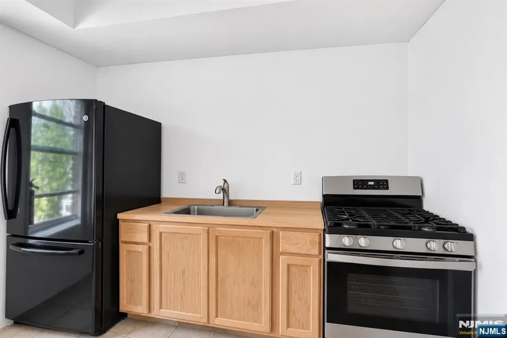 133 Maple Avenue 303 East Orange, NJ 07017