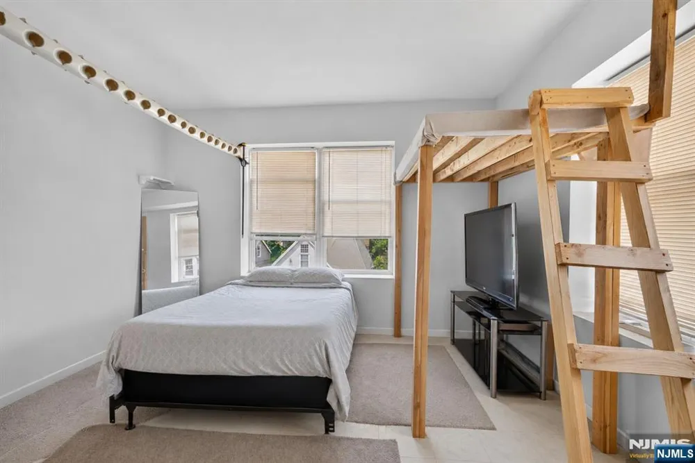 133 Maple Avenue 303 East Orange, NJ 07017