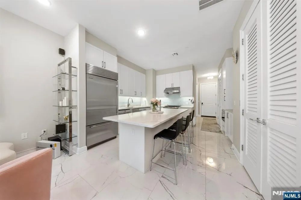 3 Somerset Lane x307 Edgewater, NJ 07020