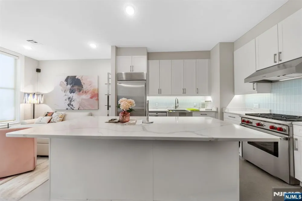 3 Somerset Lane x307 Edgewater, NJ 07020
