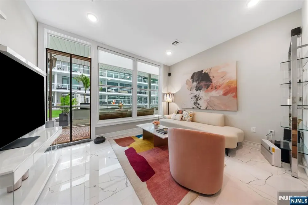 3 Somerset Lane x307 Edgewater, NJ 07020