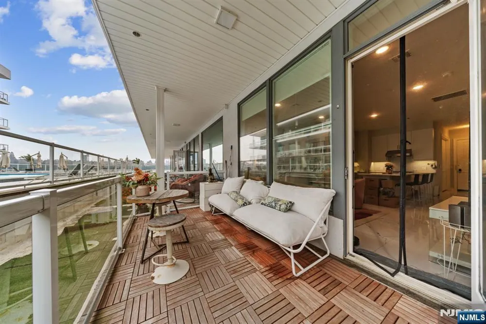 3 Somerset Lane x307 Edgewater, NJ 07020