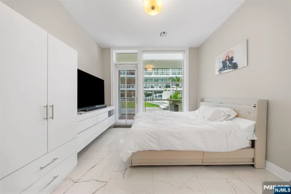 3 Somerset Lane x307 Edgewater, NJ 07020