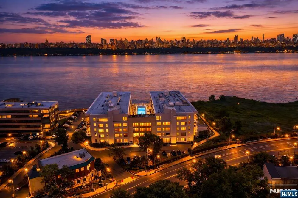 3 Somerset Lane x307 Edgewater, NJ 07020