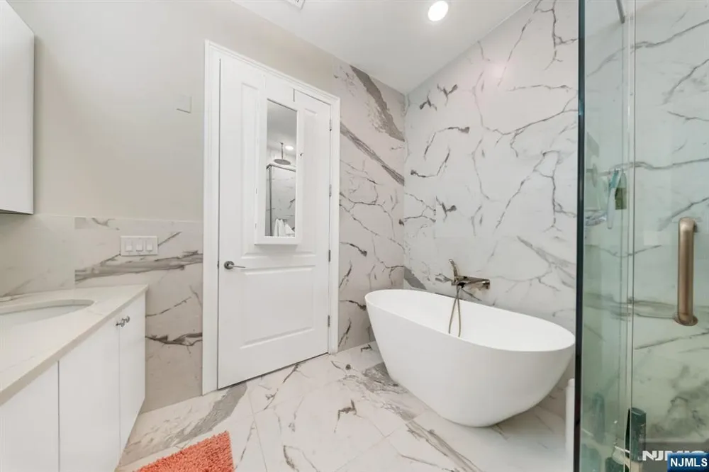 3 Somerset Lane x307 Edgewater, NJ 07020