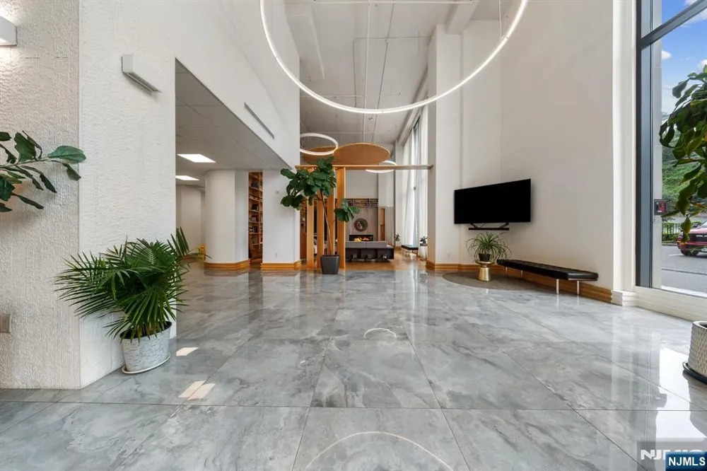 3 Somerset Lane x307 Edgewater, NJ 07020