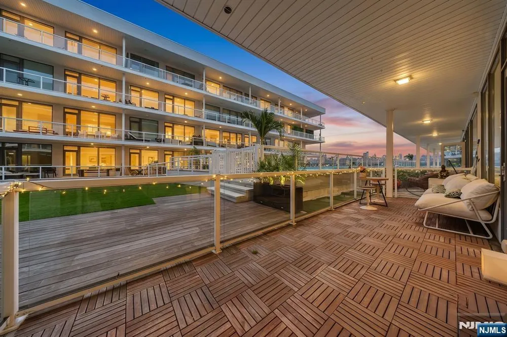 3 Somerset Lane x307 Edgewater, NJ 07020