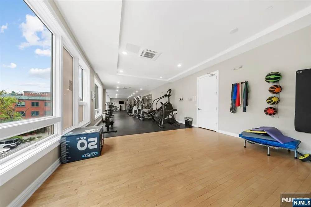3 Somerset Lane x307 Edgewater, NJ 07020