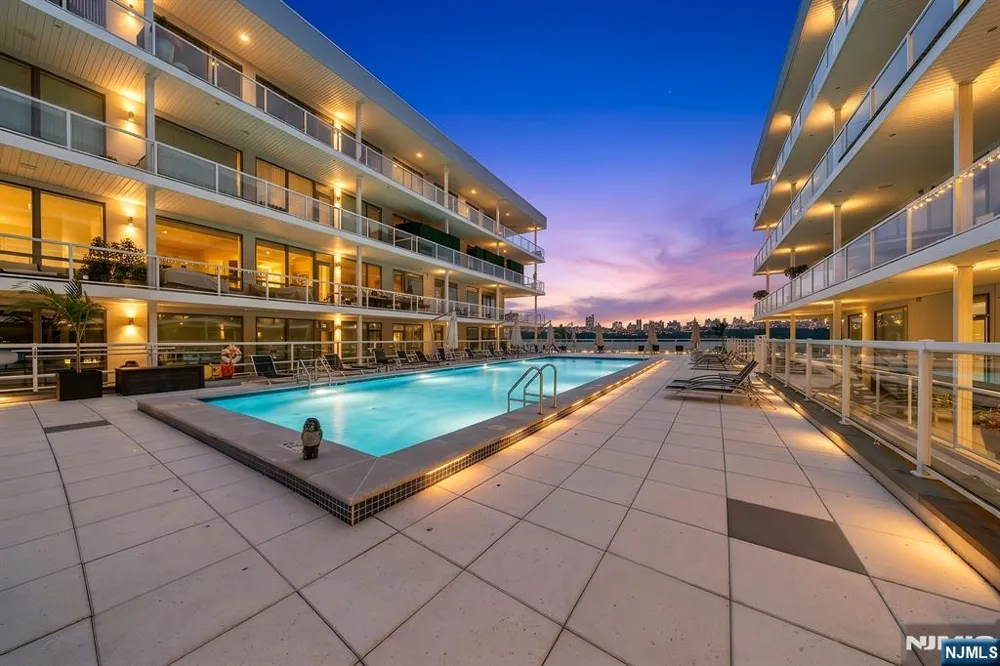 3 Somerset Lane x307 Edgewater, NJ 07020