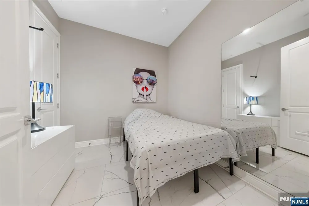 3 Somerset Lane x307 Edgewater, NJ 07020