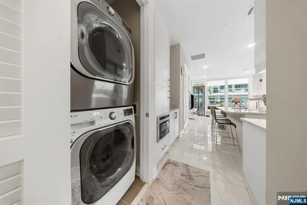 3 Somerset Lane x307 Edgewater, NJ 07020