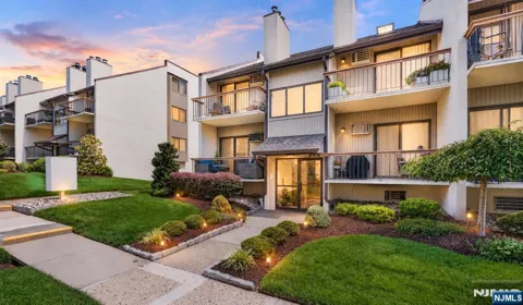 102 West Ridge Mews