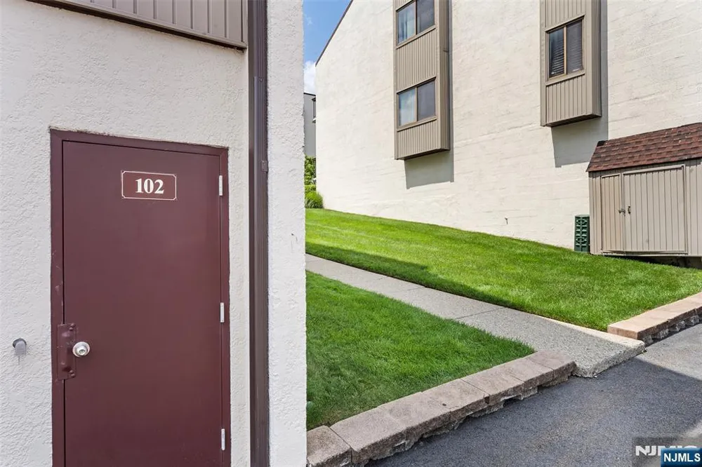 102 West Ridge Mews Wood Ridge, NJ 07075