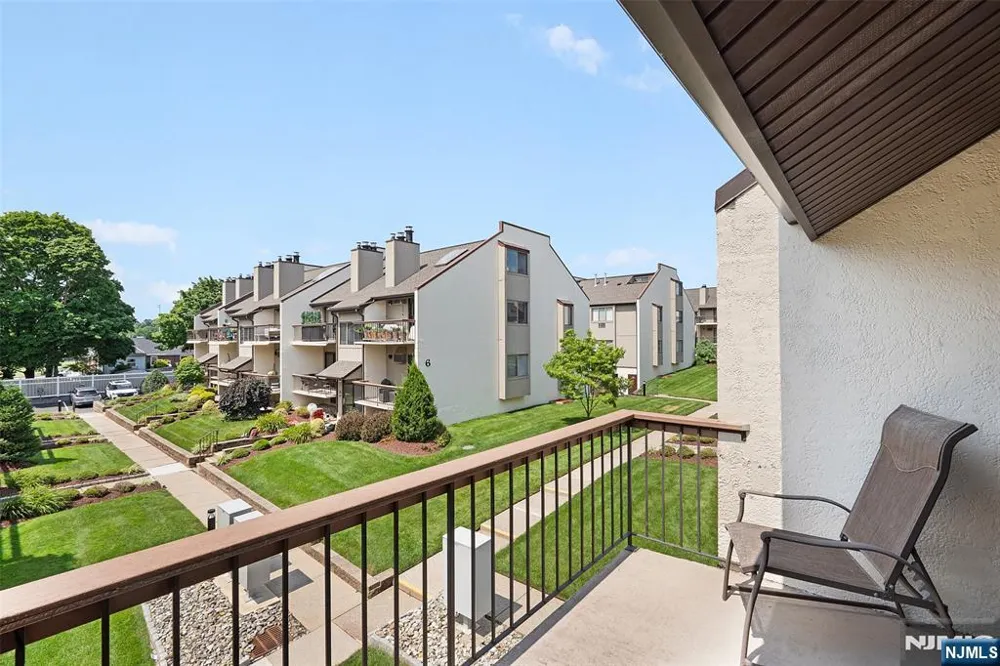 102 West Ridge Mews Wood Ridge, NJ 07075