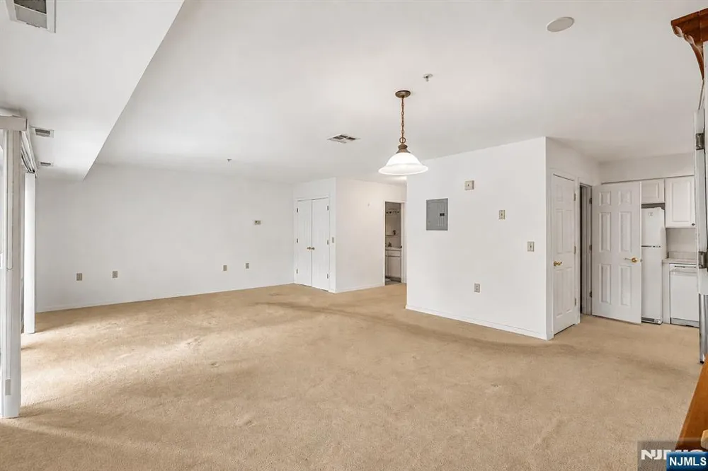 401 Dercole 211 Norwood, NJ 07648