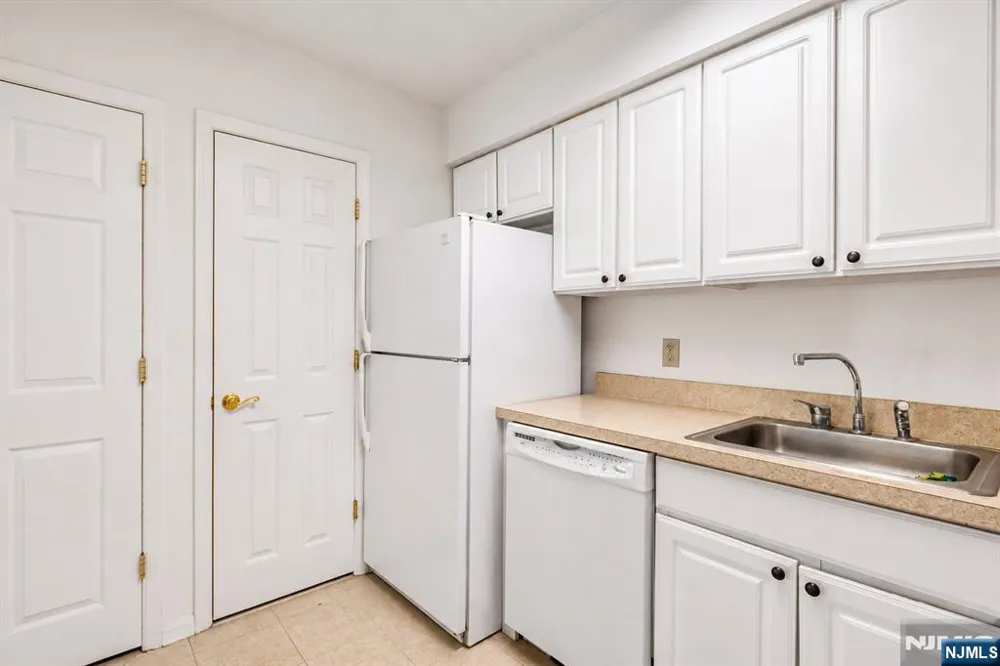 401 Dercole 211 Norwood, NJ 07648