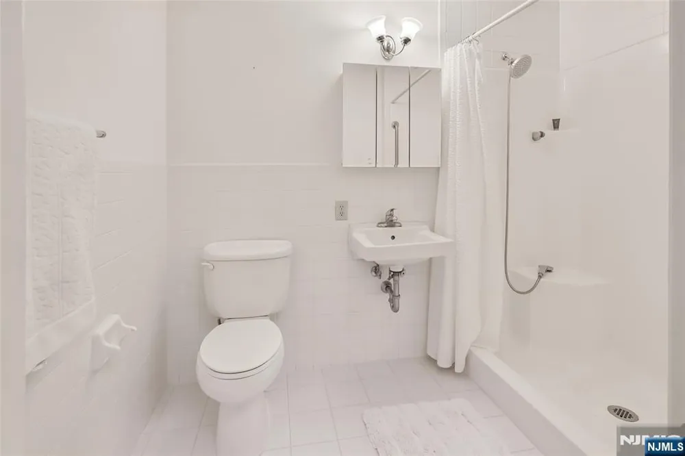 401 Dercole 211 Norwood, NJ 07648