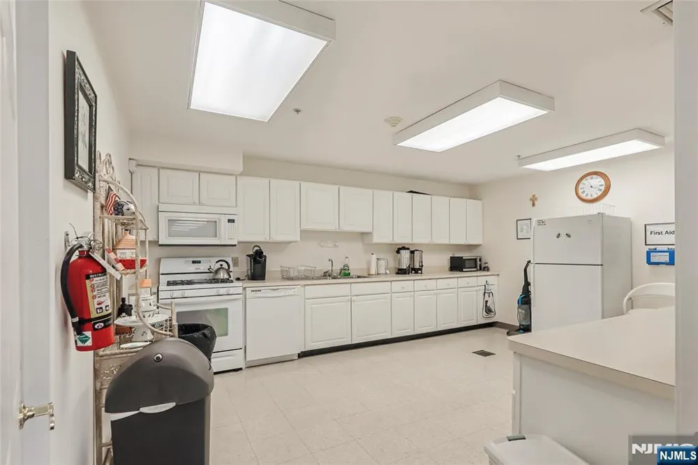 401 Dercole 211 Norwood, NJ 07648