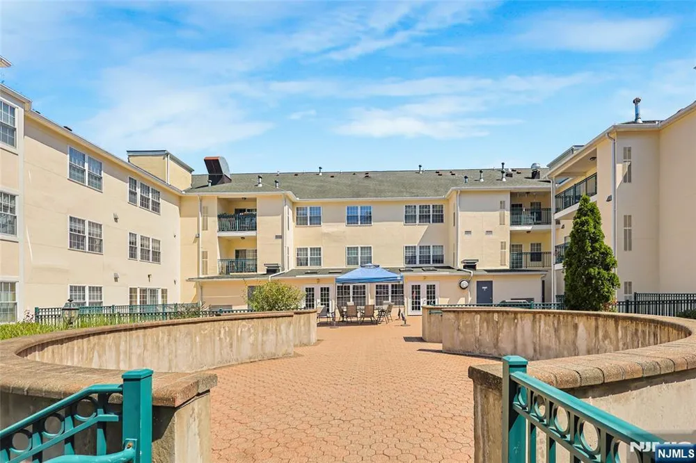 401 Dercole 211 Norwood, NJ 07648