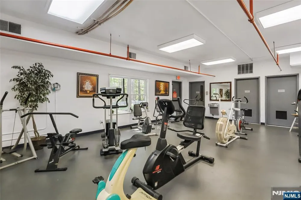 401 Dercole 211 Norwood, NJ 07648