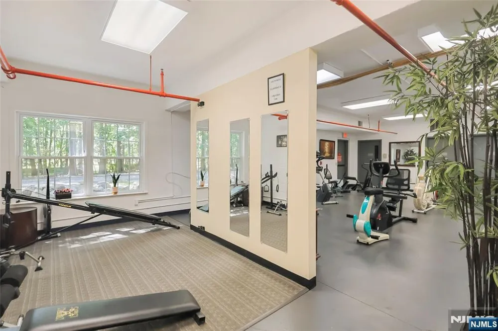 401 Dercole 211 Norwood, NJ 07648