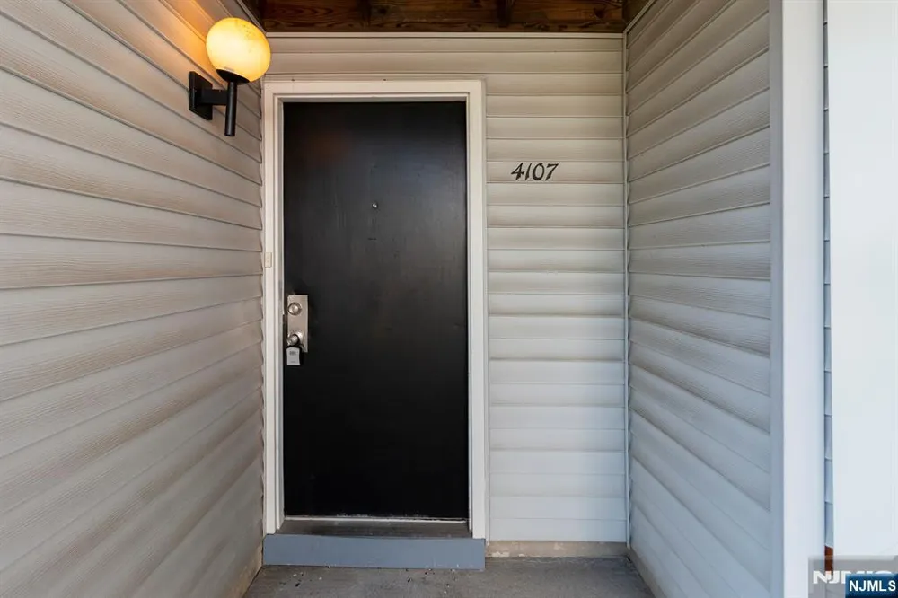 4107 Tracy Court Voorhees, NJ 08043