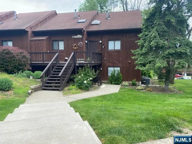 5 Sugar Loaf Court 8 Vernon, NJ 07462