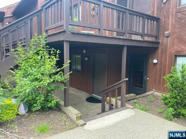 5 Sugar Loaf Court 8 Vernon, NJ 07462