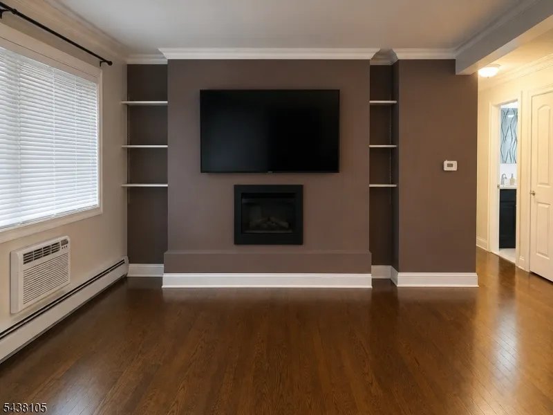 915 Cricket Ln Woodbridge, NJ 07095