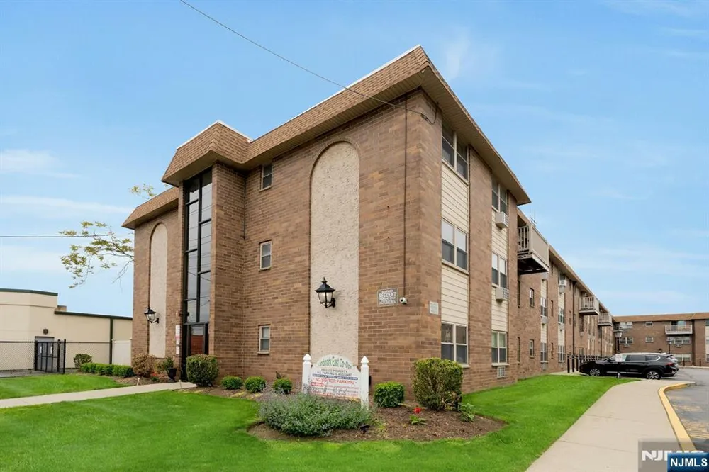 205 Bergen Turnpike 2A Ridgefield Park, NJ 07660