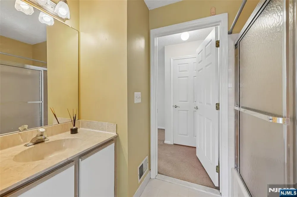 144 Prestwick Way 144 Edison, NJ 08820
